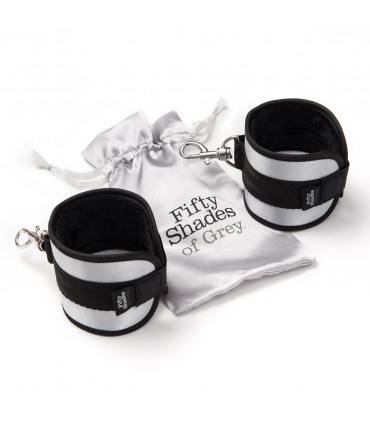 CINQUANTA SFUMATURE TOTALMENTE LE SUE MORBIDE MANETTE